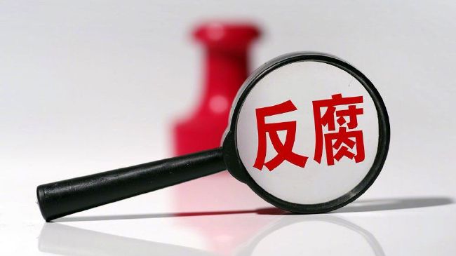 《24小时：末路重生》的幕后阵容更是强大，不仅由曾参与《神奇四侠》、《超人归来》、《金刚狼》等好莱坞经典作品拍摄的布莱恩;史莫兹执导，更有制作过《敢死队》系列、《金刚狼》等经典的黄金制作团队，从音效到视觉为电影全方位量身打造